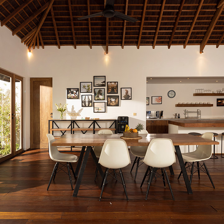 Villa Kuma Umalas - kitchen and dining table